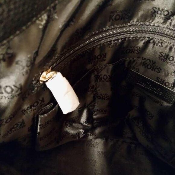 MICHAEL KORS POCKETBOOK NWT - Picture 7 of 9